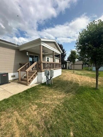 13763 Shamrock Lane, Cedar Springs, MI 49319