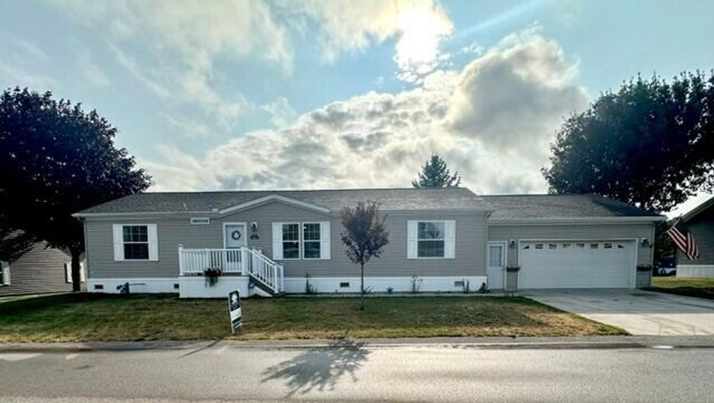 13763 Shamrock Lane, Cedar Springs, MI 49319