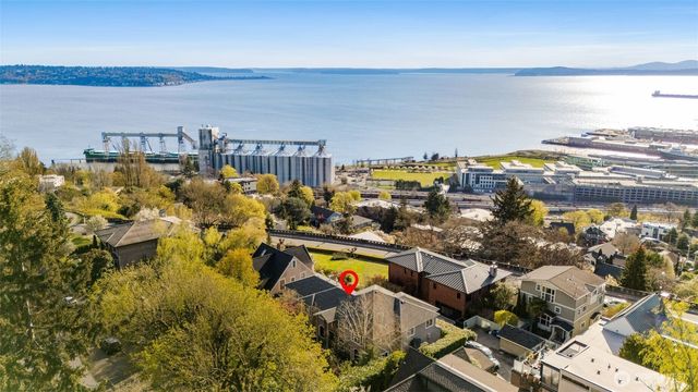 1223 7th Avenue W, Seattle, WA 98119