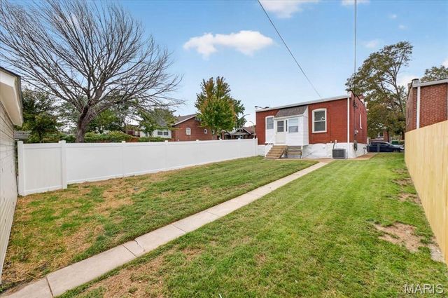 4372 Ellenwood Avenue, St Louis, MO 63116