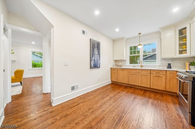 97 Oakview Ave, Maplewood Twp., NJ 07040