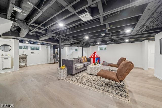 97 Oakview Ave, Maplewood Twp., NJ 07040