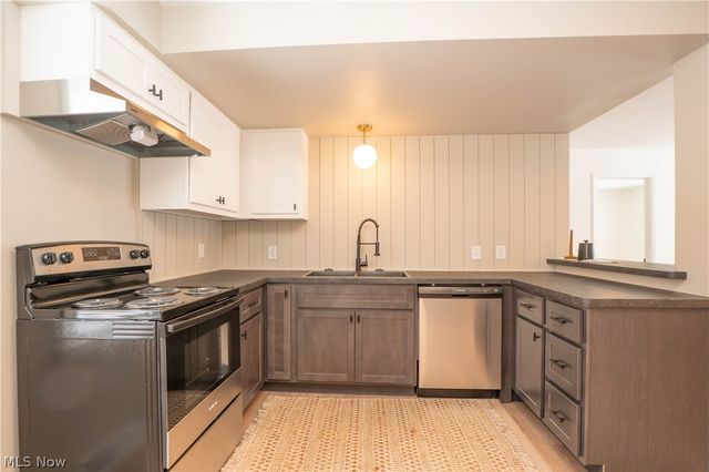 5429 Grove Road, New Franklin, OH 44216