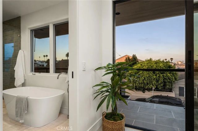 3601 Lake Avenue, Newport Beach, CA 92663
