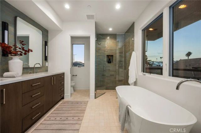 3601 Lake Avenue, Newport Beach, CA 92663