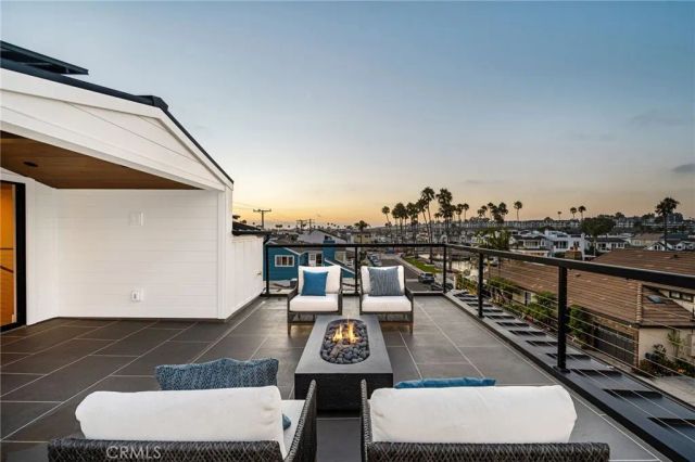 3601 Lake Avenue, Newport Beach, CA 92663