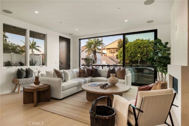 3601 Lake Avenue, Newport Beach, CA 92663