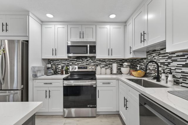 830 NE 59th Court, Oakland Park, FL 33334