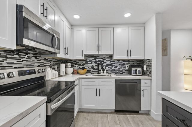 830 NE 59th Court, Oakland Park, FL 33334