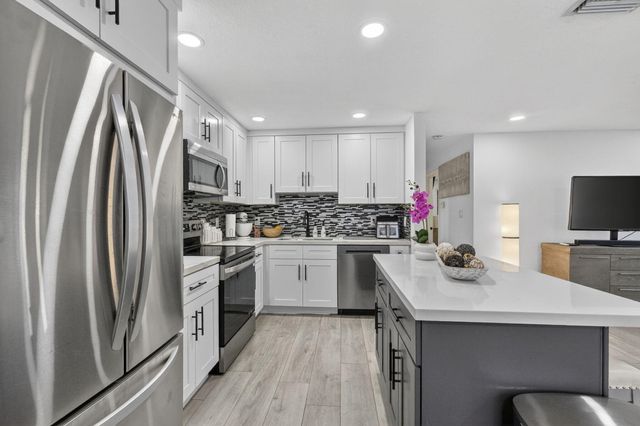 830 NE 59th Court, Oakland Park, FL 33334