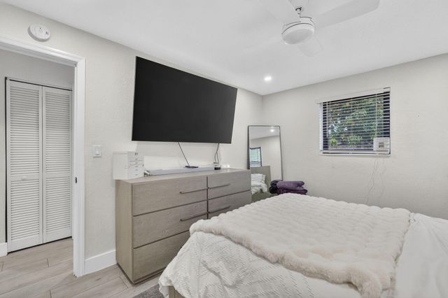 830 NE 59th Court, Oakland Park, FL 33334