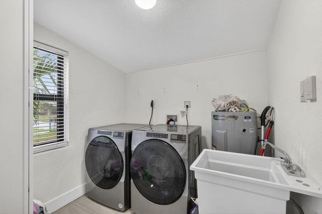 830 NE 59th Court, Oakland Park, FL 33334