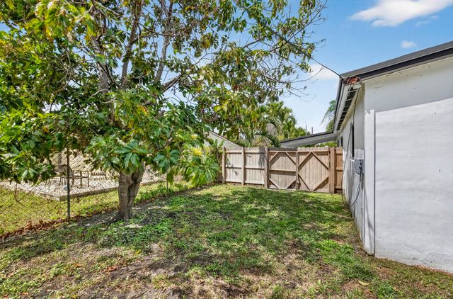 830 NE 59th Court, Oakland Park, FL 33334