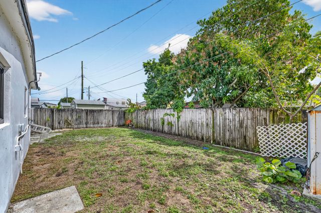 830 NE 59th Court, Oakland Park, FL 33334