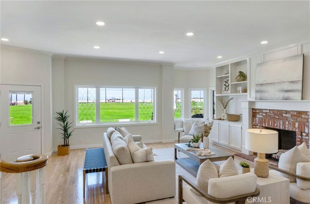 920 E Oceanfront, Newport Beach, CA 92661
