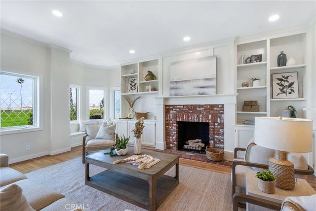 920 E Oceanfront, Newport Beach, CA 92661