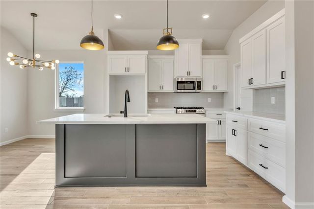 642 Grand Sycamore Drive, Washington, OK 73093