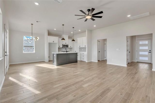 642 Grand Sycamore Drive, Washington, OK 73093