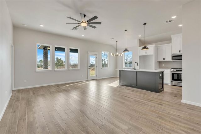 642 Grand Sycamore Drive, Washington, OK 73093