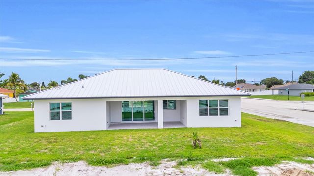 121 SW Sea Lion Road, Port St. Lucie, Port St Lucie, FL 34953