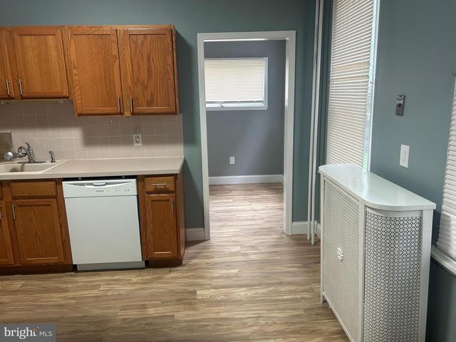 5429 N FRONT STREET, Philadelphia, PA 19120