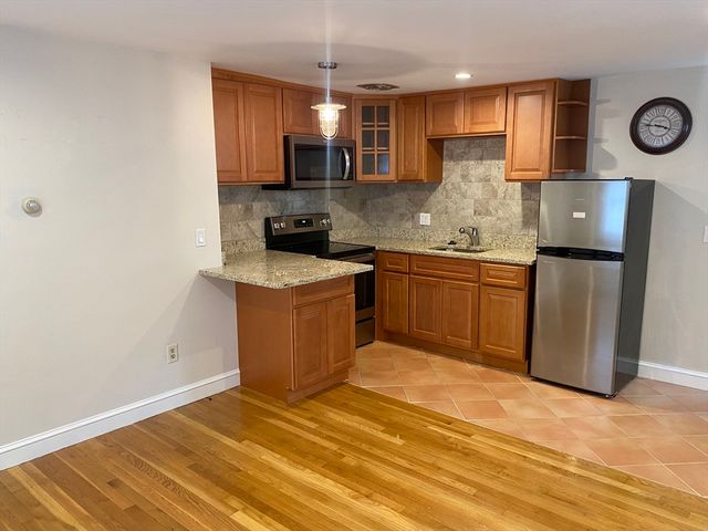 21 Highland Ter 21, Needham, MA 02494