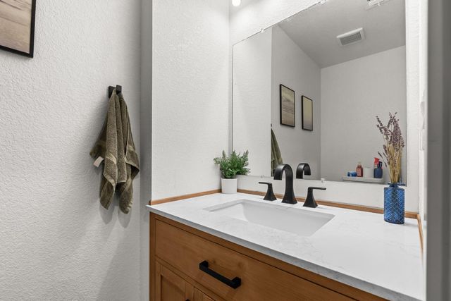 3910 Adelheid Way, Sacramento, CA 95821