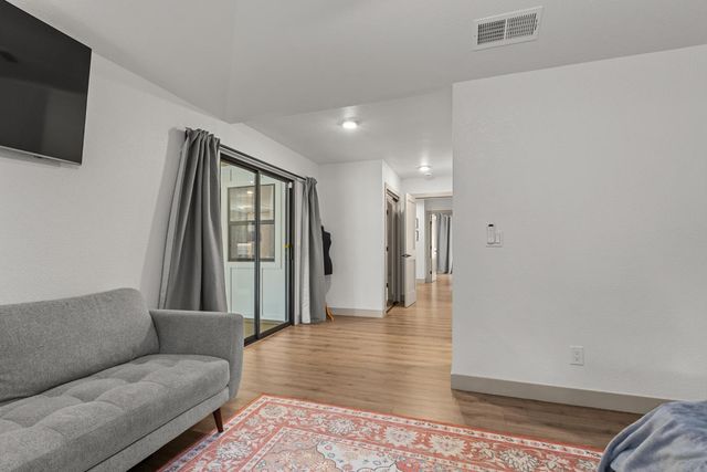 3910 Adelheid Way, Sacramento, CA 95821