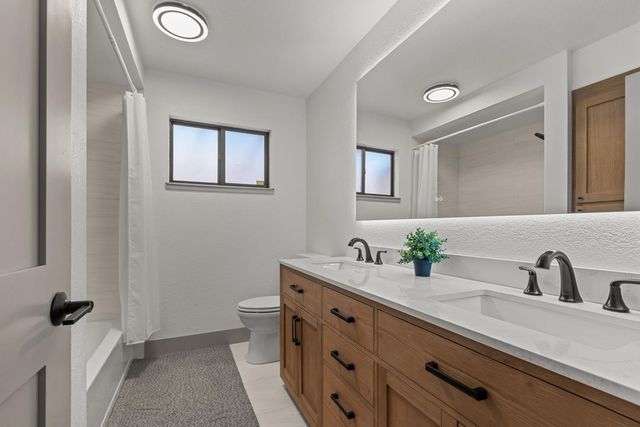 3910 Adelheid Way, Sacramento, CA 95821