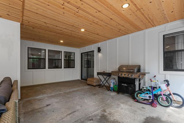 3910 Adelheid Way, Sacramento, CA 95821