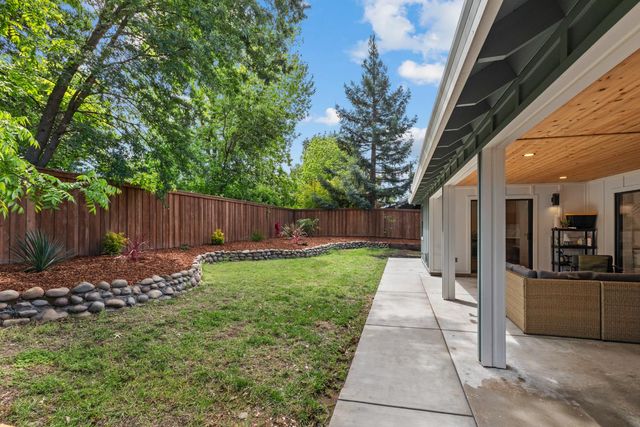 3910 Adelheid Way, Sacramento, CA 95821
