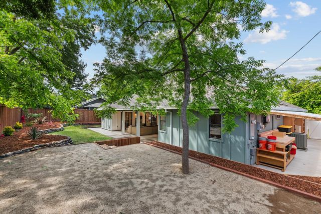 3910 Adelheid Way, Sacramento, CA 95821