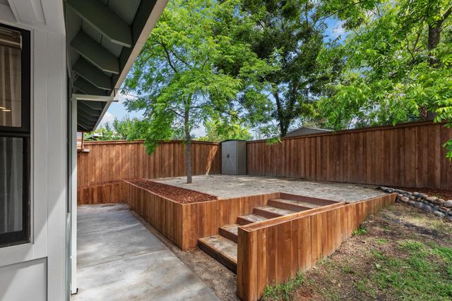 3910 Adelheid Way, Sacramento, CA 95821