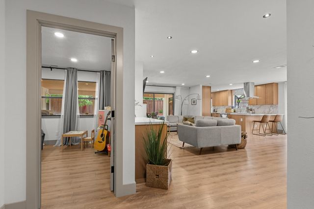 3910 Adelheid Way, Sacramento, CA 95821