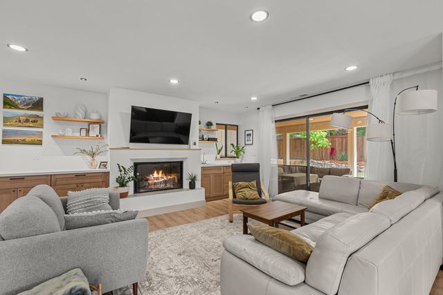 3910 Adelheid Way, Sacramento, CA 95821