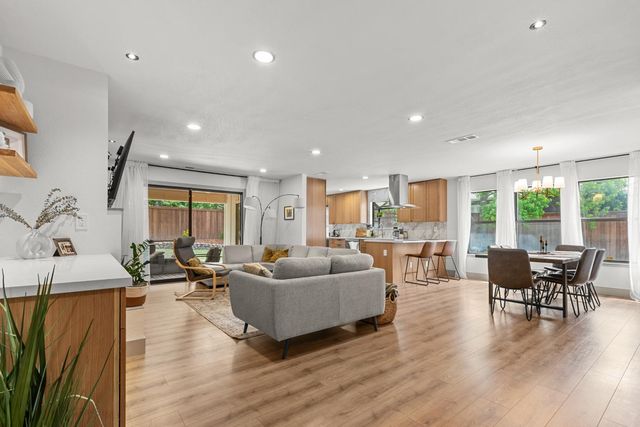 3910 Adelheid Way, Sacramento, CA 95821