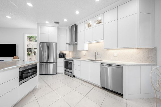 16815 Knightsbridge Lane, Delray Beach, FL 33484