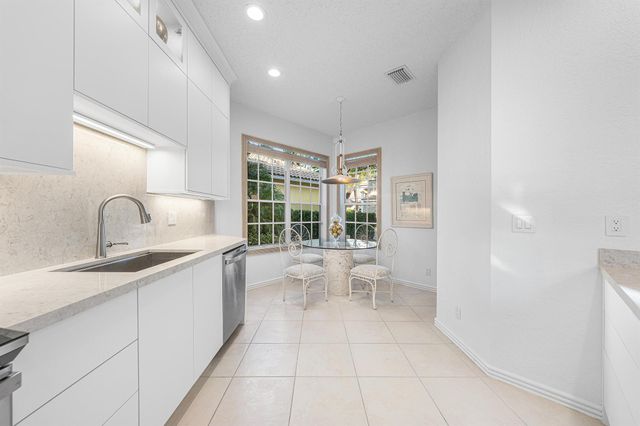 16815 Knightsbridge Lane, Delray Beach, FL 33484