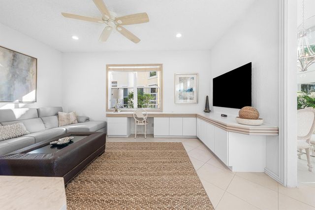 16815 Knightsbridge Lane, Delray Beach, FL 33484