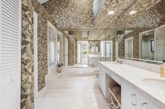 16815 Knightsbridge Lane, Delray Beach, FL 33484