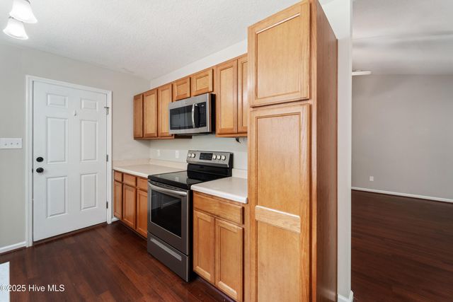205 Sourwood Court, Jacksonville, NC 28540