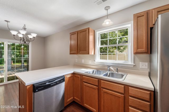 205 Sourwood Court, Jacksonville, NC 28540