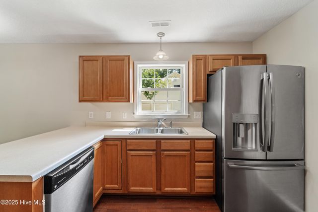 205 Sourwood Court, Jacksonville, NC 28540