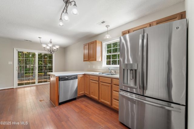 205 Sourwood Court, Jacksonville, NC 28540