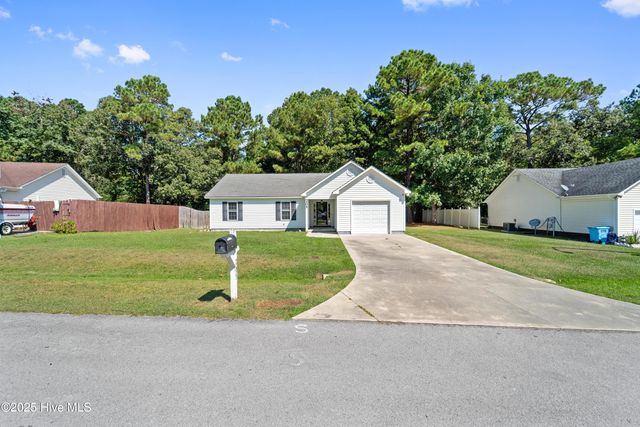 205 Sourwood Court, Jacksonville, NC 28540
