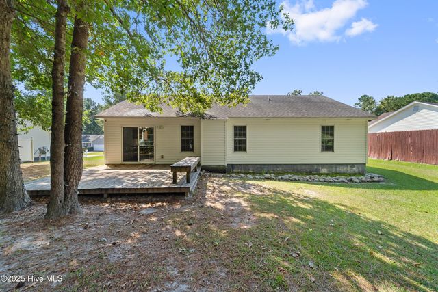 205 Sourwood Court, Jacksonville, NC 28540