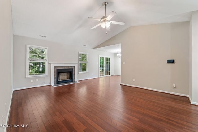 205 Sourwood Court, Jacksonville, NC 28540