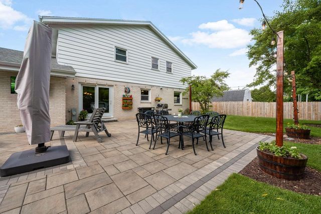 1119 W Fairfield COURT, Glendale, WI 53217