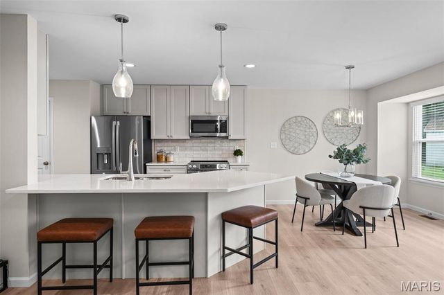 2 Burlington at Oakshire, O'fallon, MO 63385