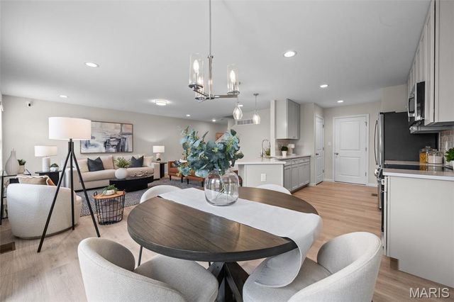 2 Burlington at Oakshire, O'fallon, MO 63385